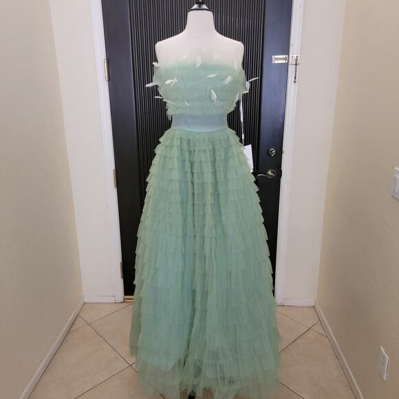 Mac Duggal 20530 Sage Green Feather Ruffle Strapless Ball Gown Dress Size 6 - Picture 2 of 14